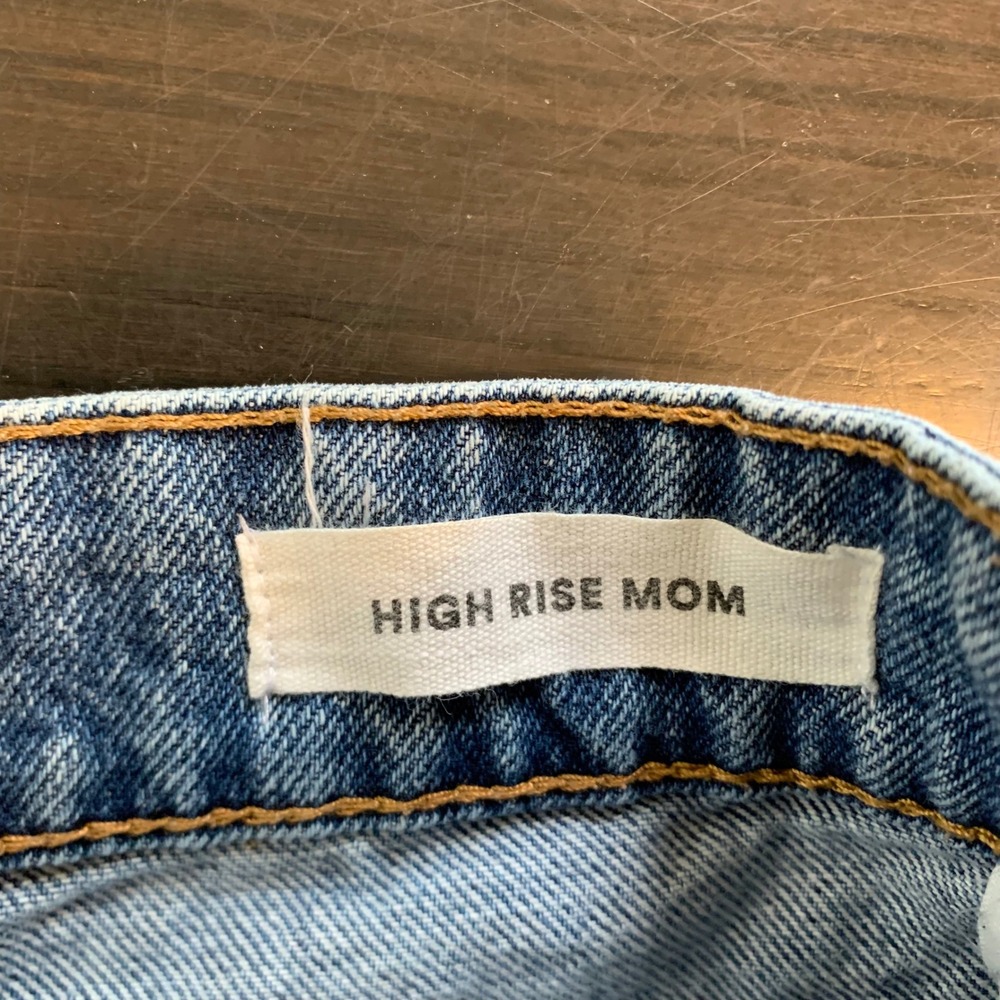 Cotton On High Rise Mom Denim Shorts Medium Wash Blue Size 4 US Frayed Hem - Picture 4 of 11